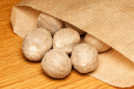 De flotte runde frø af Muskatnøddetræ (Myristica fragrans)